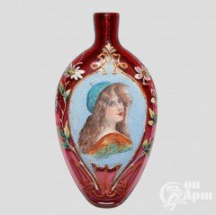 Флакон с изображением женского портрета